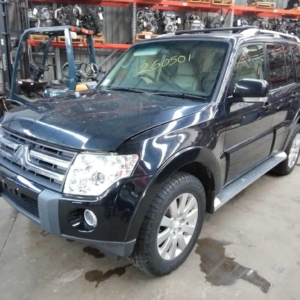Alternative view of 2006 Mitsubishi PAJERO